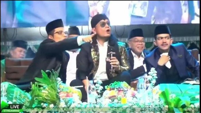 Pelajaran dari Kasus Gus Miftah dan Penjual Es Teh: Refleksi Batas Candaan, Etika Islami, dan Hikmah di Balik Musibah