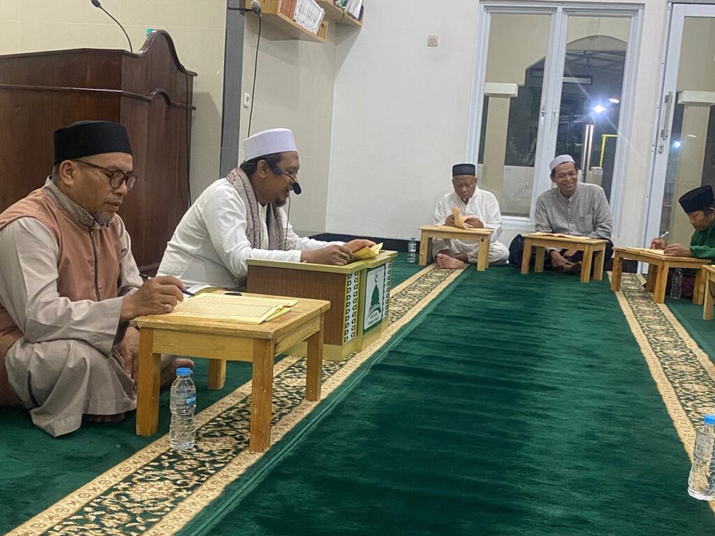 Kajian Mingguan di Masjid Ittihadul Ikhwan: Menghiasi Diri dengan Akhlak Terpuji